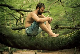 20 vlastností Pravého muža (1. časť) sebedůvěru 3 tipy, jak mít větší sebedůvěru muz sedi na strome