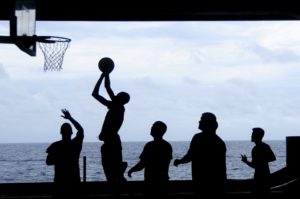 introvert [Pýtaj sa Michala] Ako byť viac spoločenský, keď som introvert? basketball   port kolekt  v spolo  nos    300x199